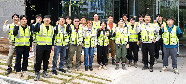 케이스퀘어 데이터센터 현장 직원들 케이스퀘어 데이터센터 현장 직원들